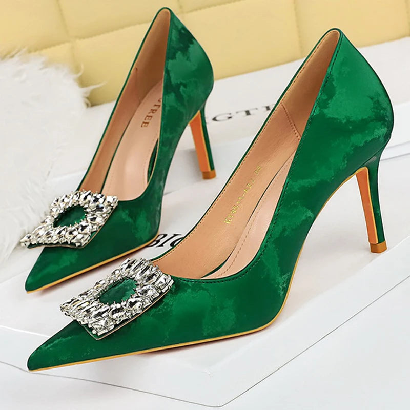 Well Tailored Heels with a Graceful Silhouette