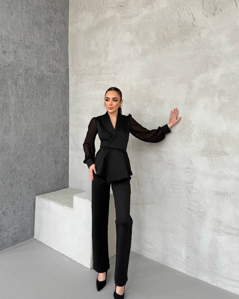 Effortlessly Elegant Garment with a Timeless Design