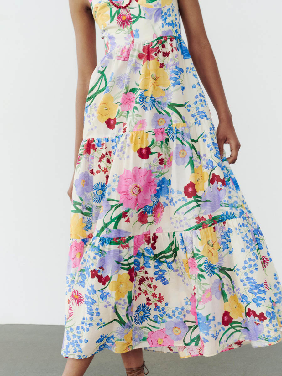 Classic Vintage Dress with a Flattering Fit