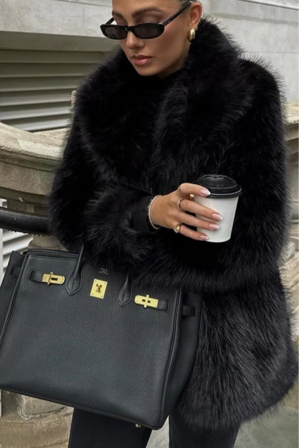 Effortlessly Elegant Coat with a Timeless Design