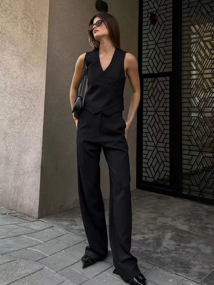Sophisticated Pants with a Clean Classic Look