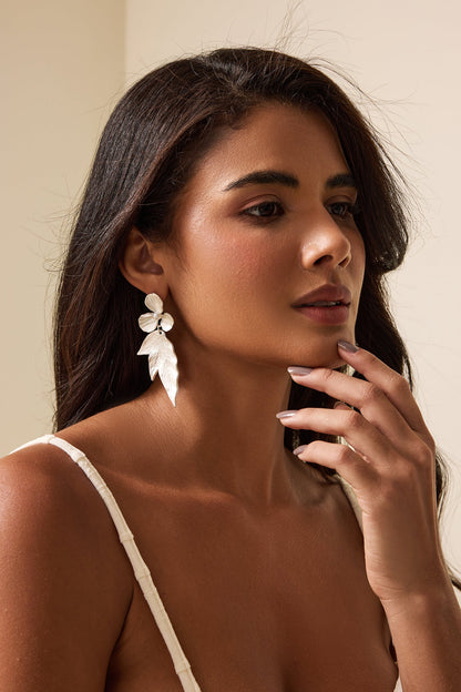 Effortlessly Elegant Garment with a Timeless Design