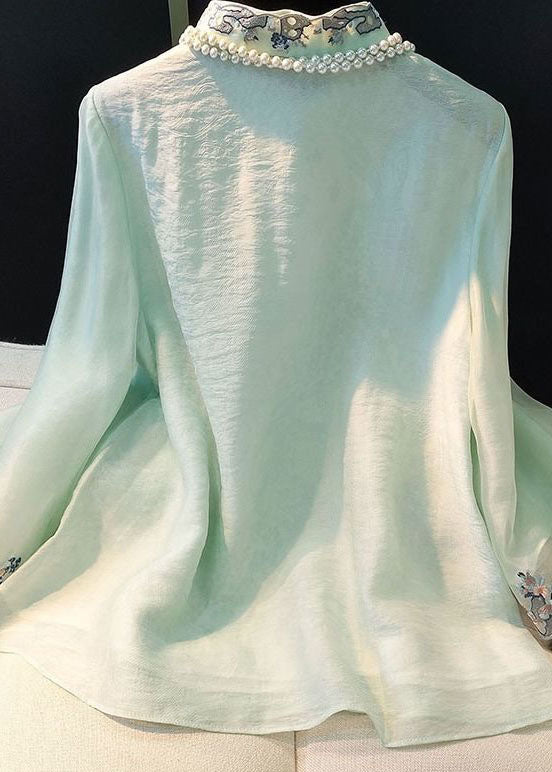 Classic Vintage Blouse with a Flattering Fit