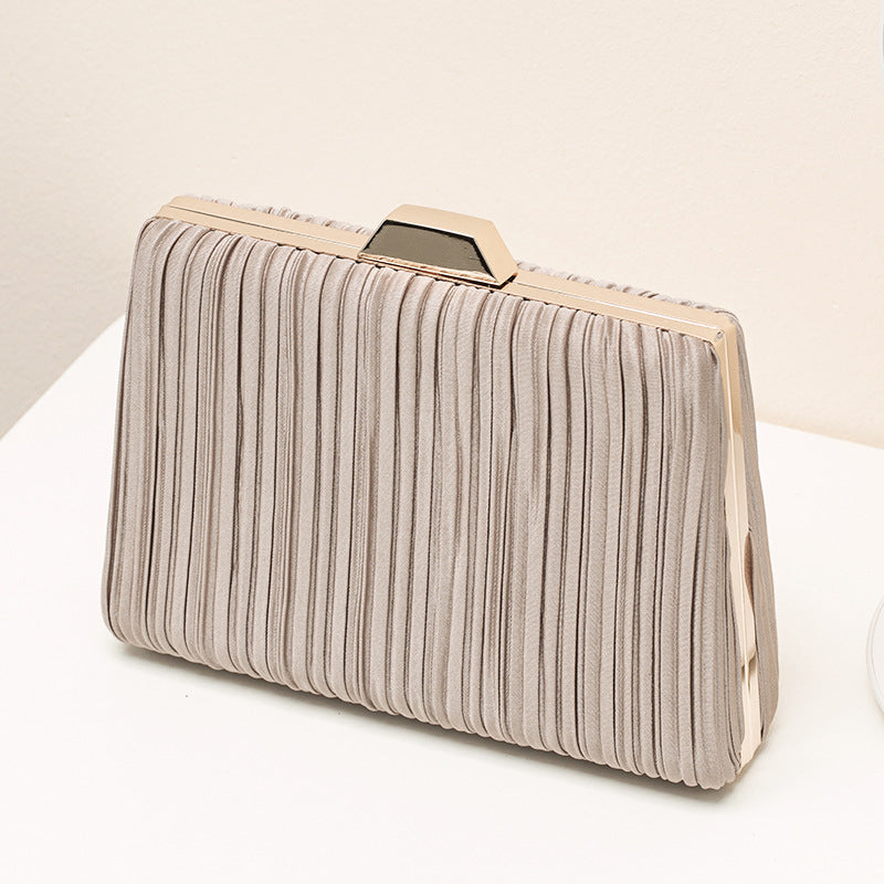 Effortlessly Elegant Bag with a Timeless Design