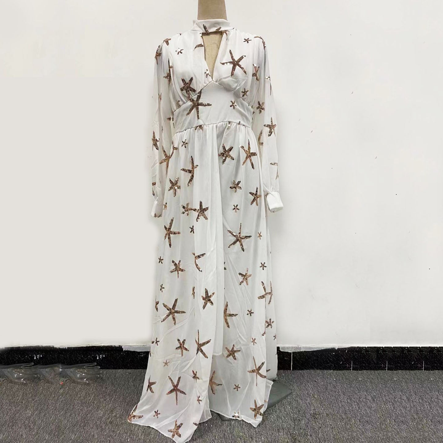 Well Tailored Dress with a Graceful Silhouette