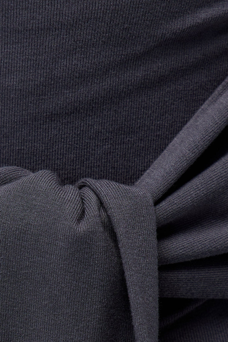 Well Tailored Top with a Graceful Silhouette