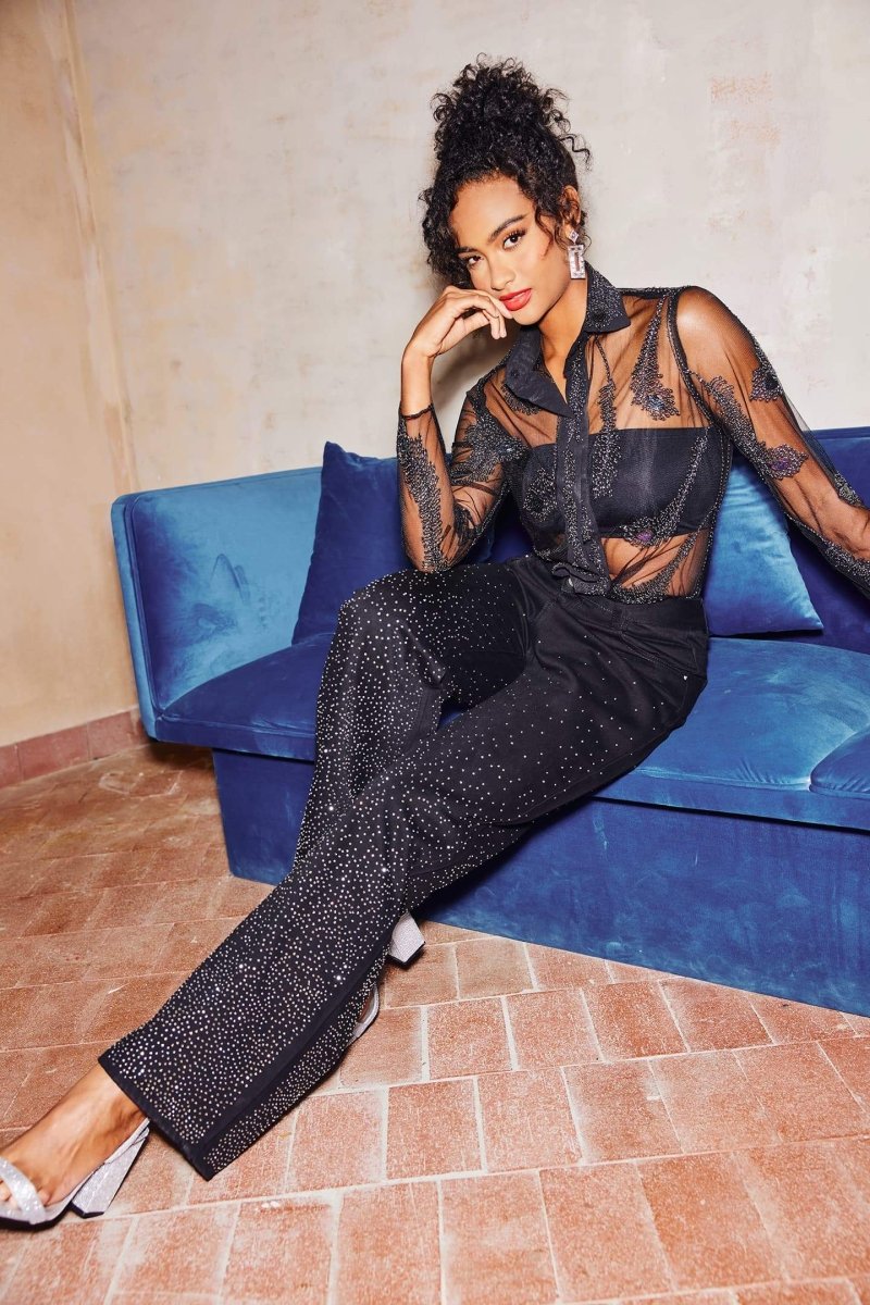 Effortlessly Elegant Garment with a Timeless Design