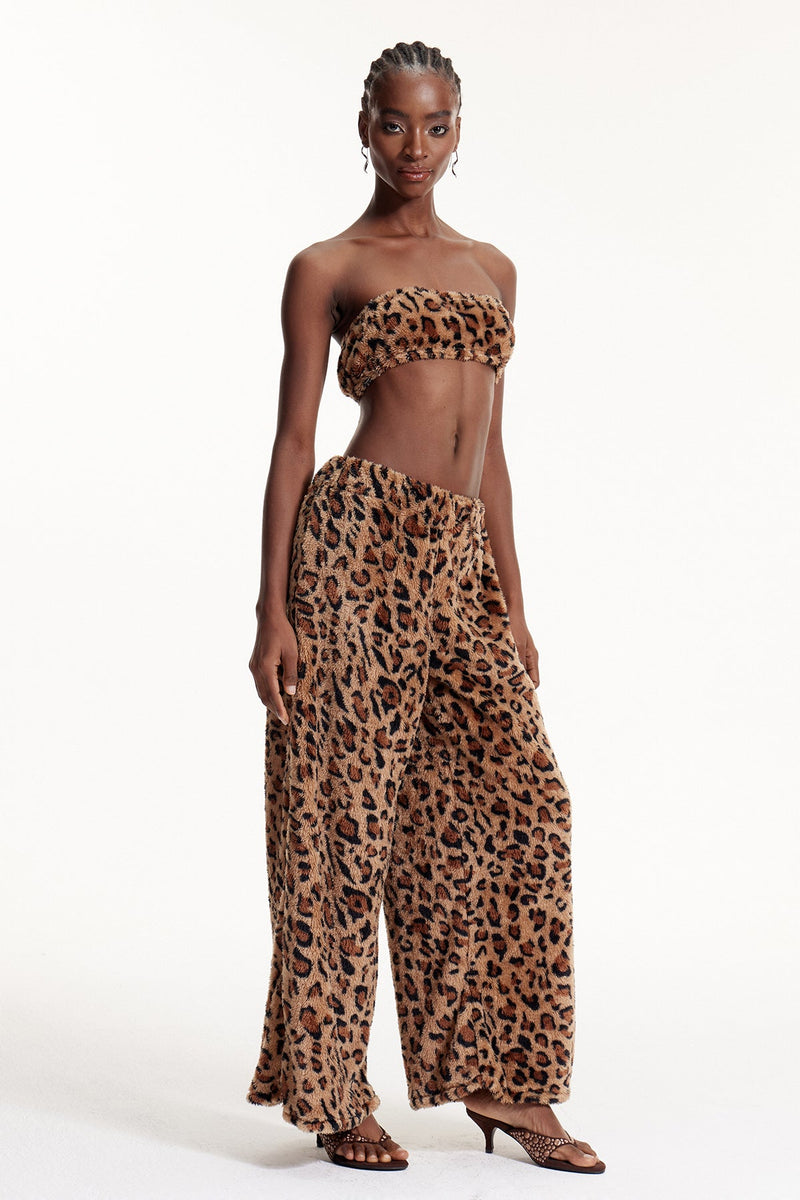 Classic Vintage Pants with a Flattering Fit