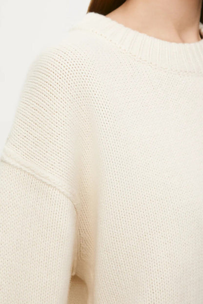 Well Tailored Sweater with a Graceful Silhouette