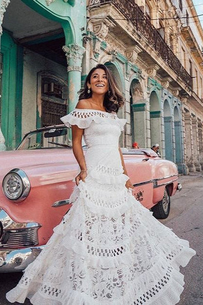 Beautifully Finished Dress in a Timeless Design