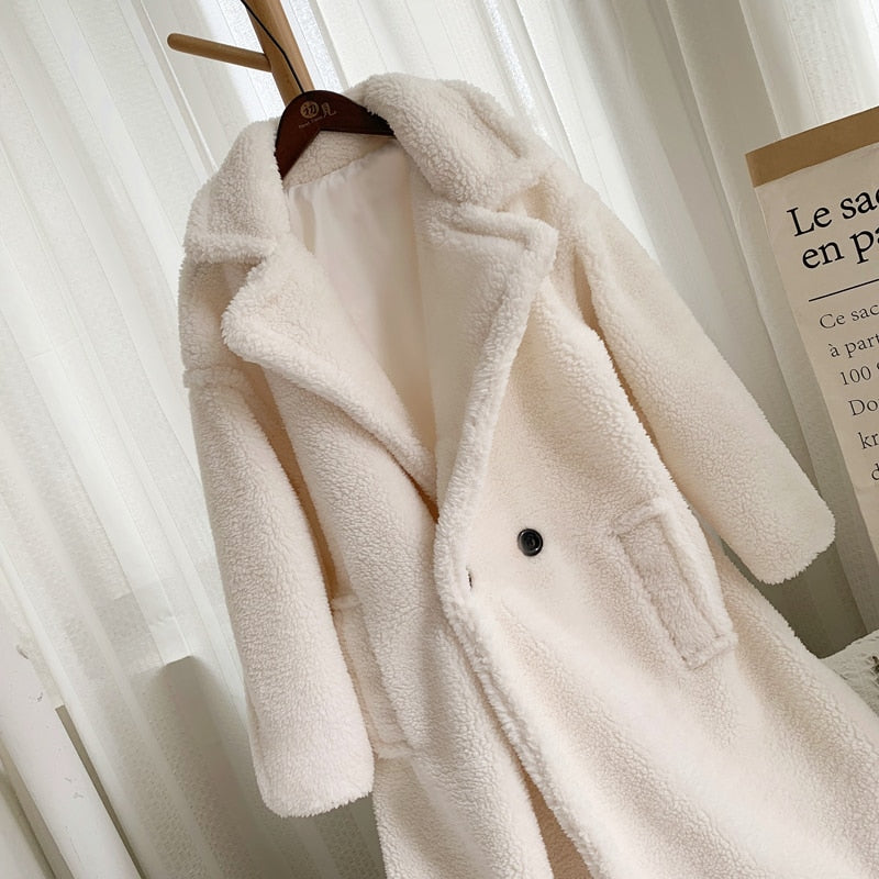 Gracefully Styled Coat for Any Occasion