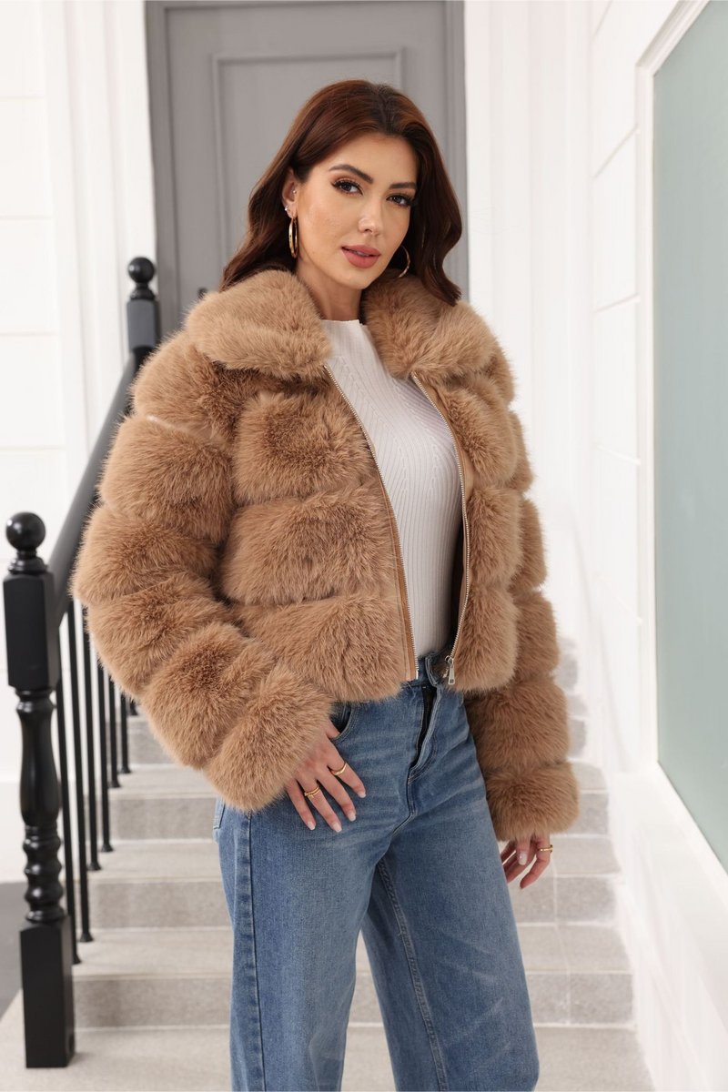 Beautifully Finished Coat in a Timeless Design