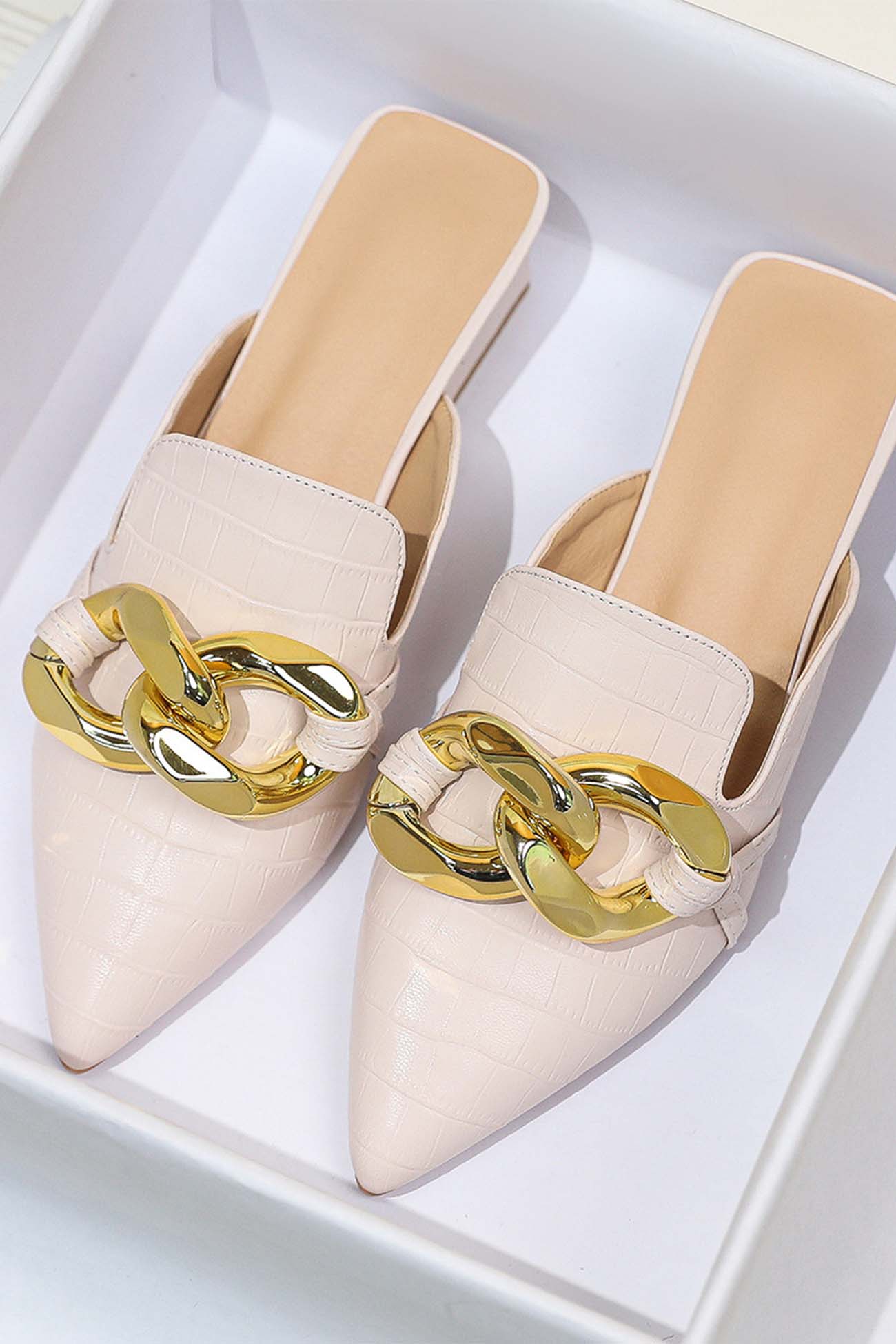 Sophisticated Garment with a Clean Classic Look