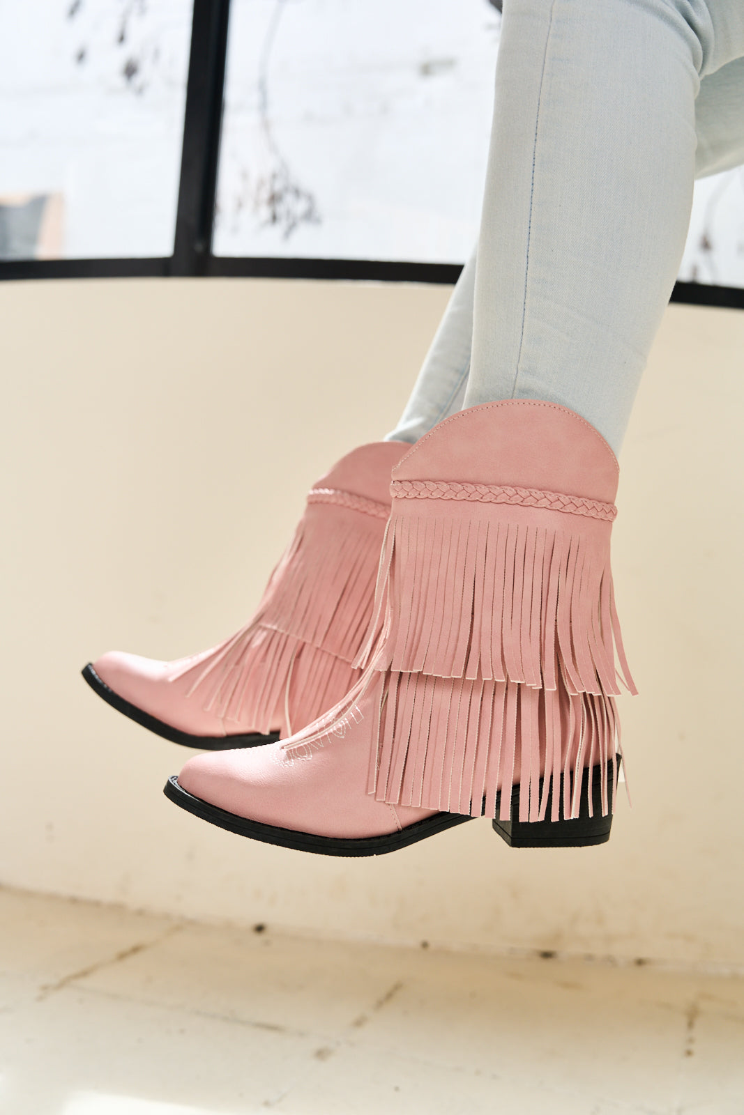 Well Tailored Boots with a Graceful Silhouette