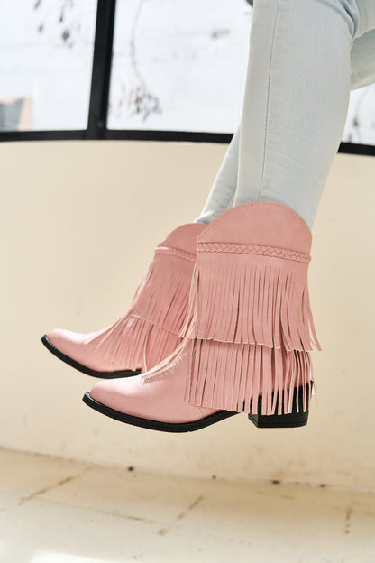 Well Tailored Boots with a Graceful Silhouette
