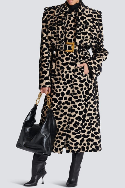 Well Tailored Coat with a Graceful Silhouette