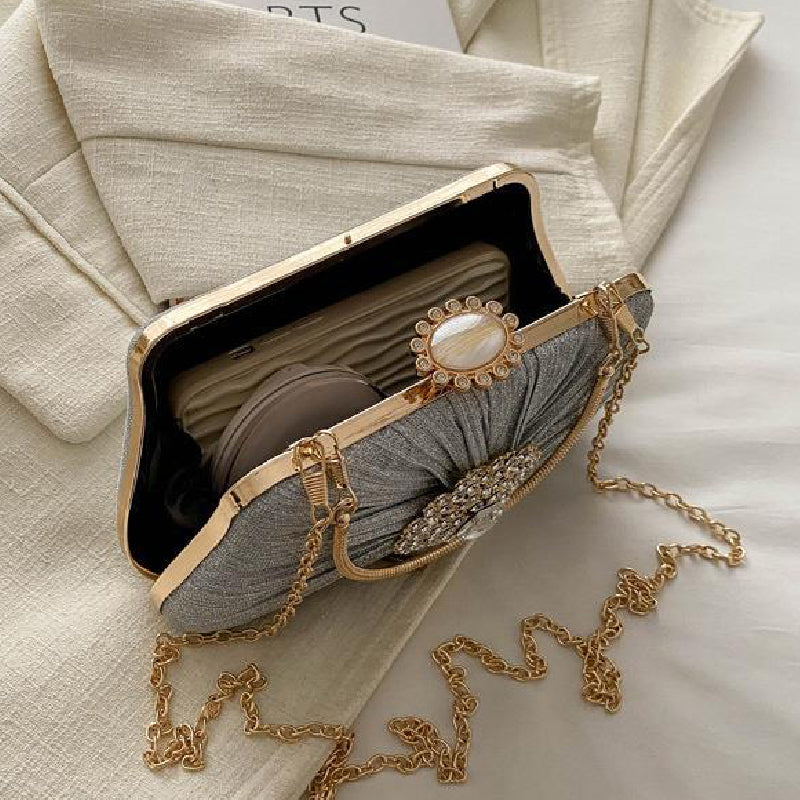 Classic Vintage Bag with a Flattering Fit