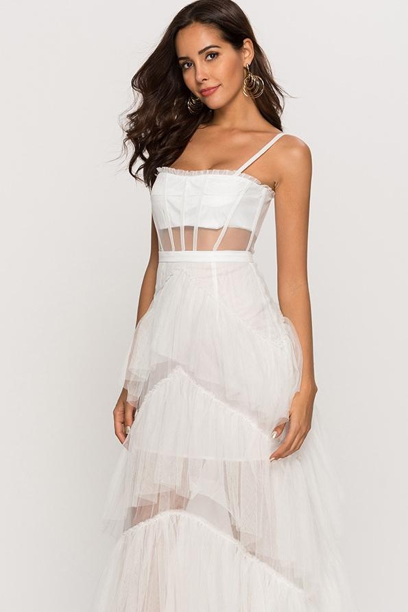Effortlessly Elegant Dress with a Timeless Design
