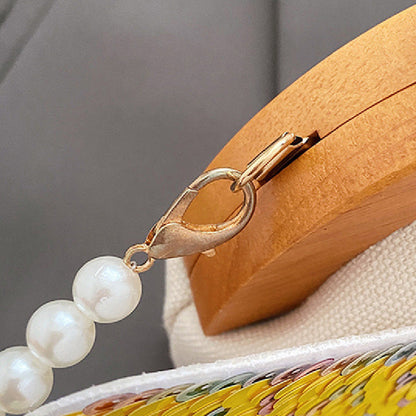 Gracefully Styled Bag for Any Occasion