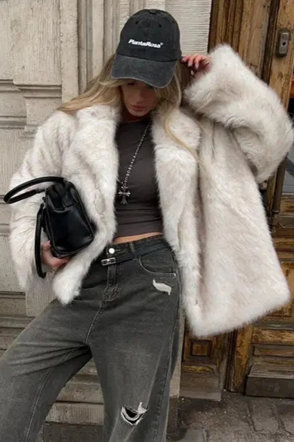 Well Tailored Coat with a Graceful Silhouette