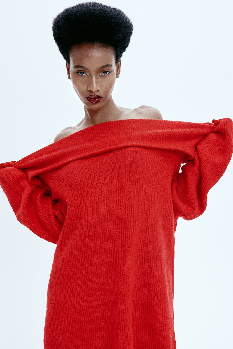 Well Tailored Top with a Graceful Silhouette