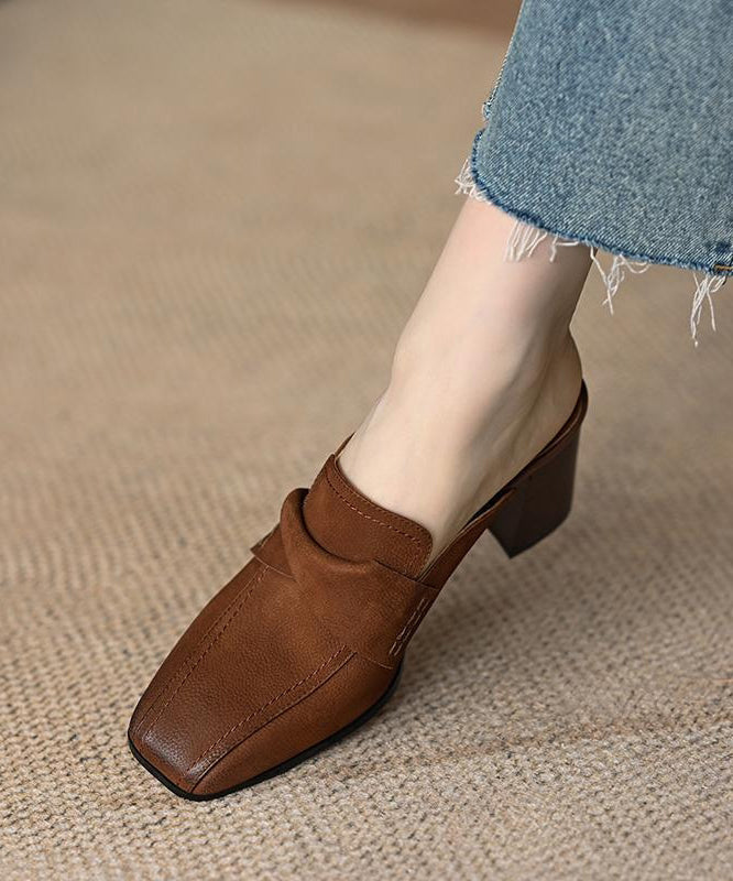 Well Tailored Sandals with a Graceful Silhouette