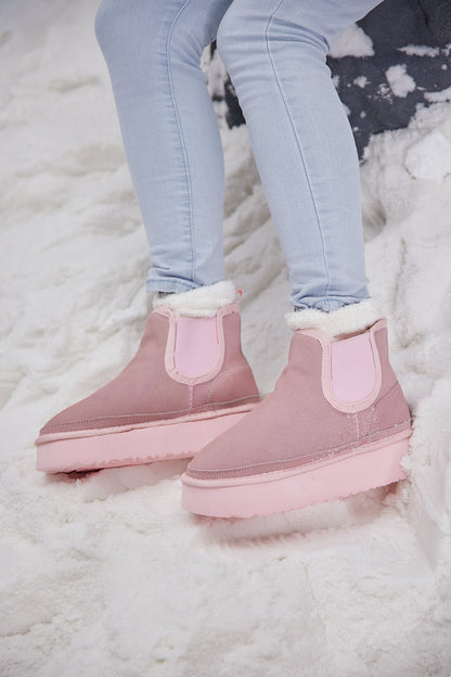 Beautifully Finished Boots in a Timeless Design