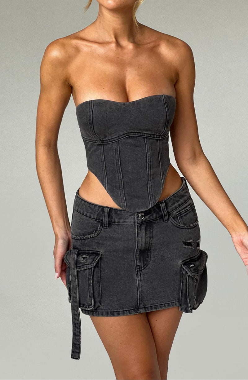 Effortlessly Elegant Garment with a Timeless Design