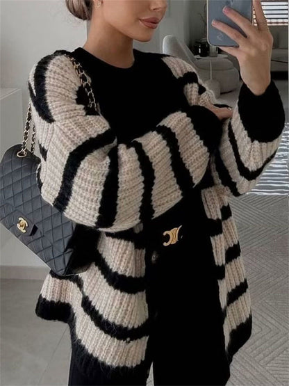 Well Tailored Cardigan with a Graceful Silhouette
