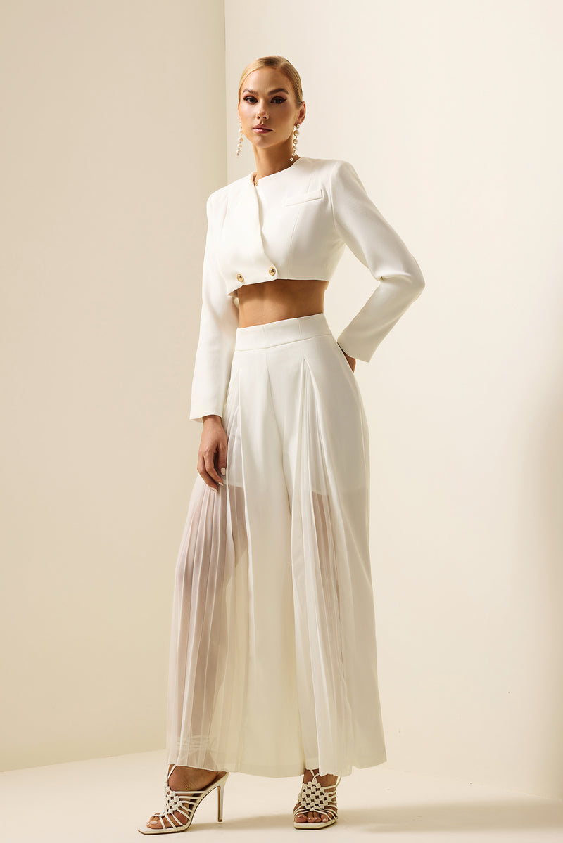 Well Tailored Pants with a Graceful Silhouette