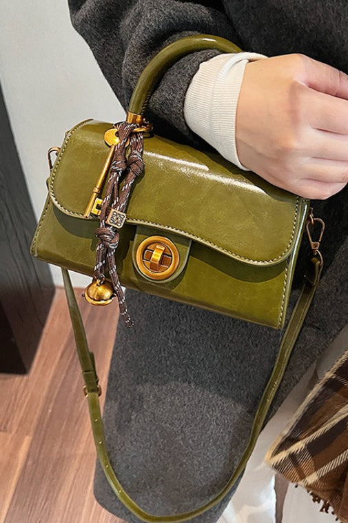 Polished Bag with an Effortless Classic Look