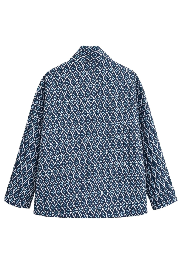 Well Tailored Jacket with a Graceful Silhouette