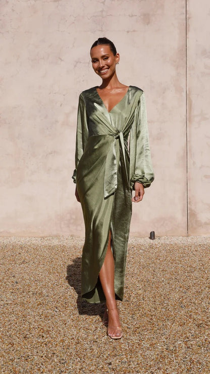 A Vintage Style Dress with Delicate Timeless Details