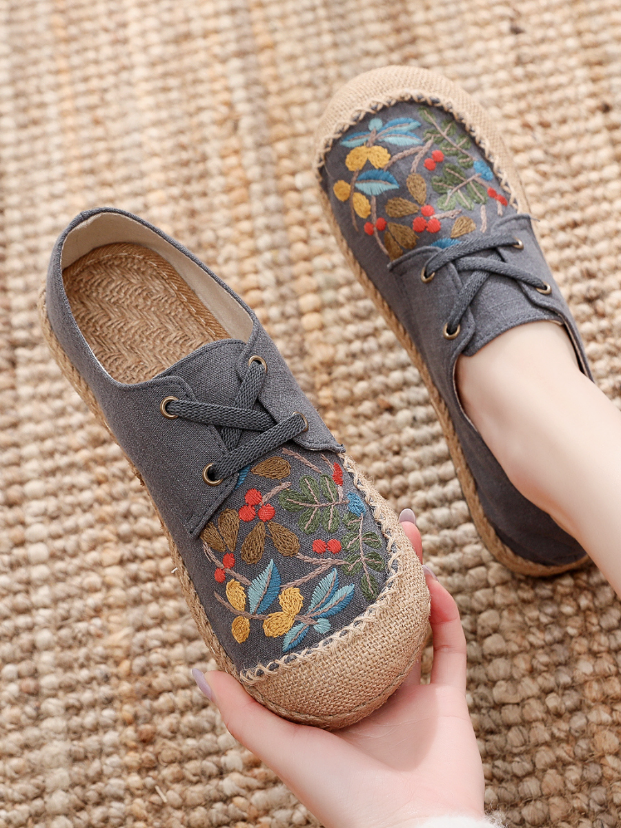 Effortlessly Elegant Shoes with a Timeless Design