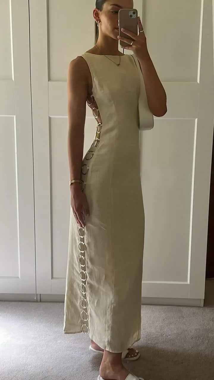 Beautifully Finished Dress in a Timeless Design