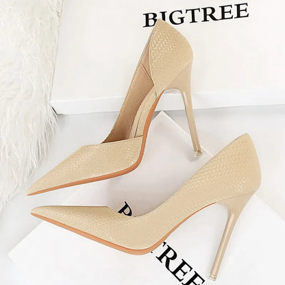 Effortlessly Elegant Heels with a Timeless Design