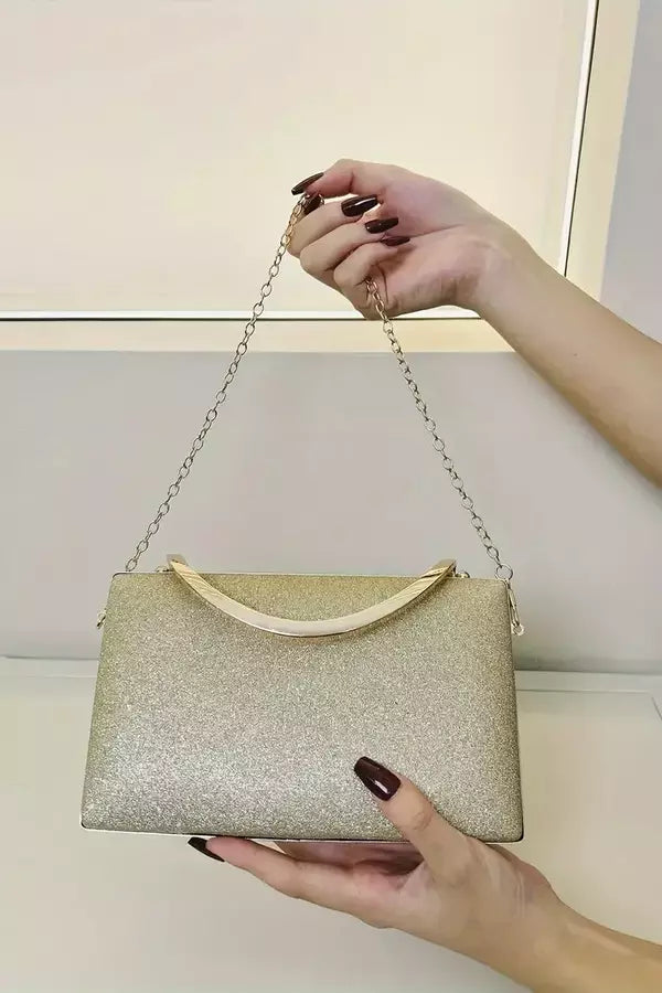 Well Tailored Bag with a Graceful Silhouette
