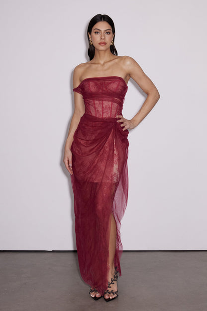 Well Tailored Dress with a Graceful Silhouette