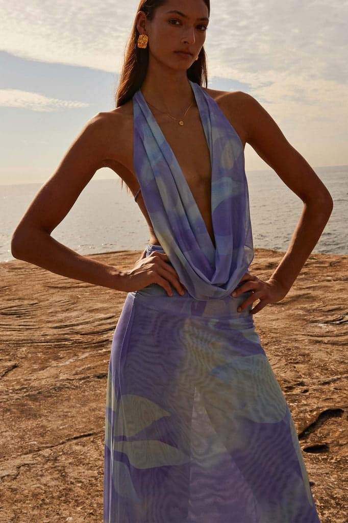 Beautifully Finished Dress in a Timeless Design