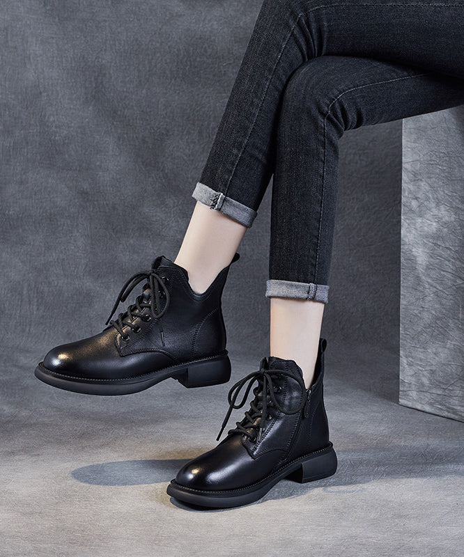 Effortlessly Elegant Boots with a Timeless Design