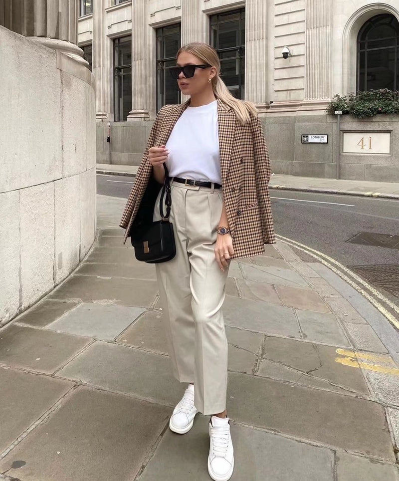 Effortlessly Elegant Jacket with a Timeless Design