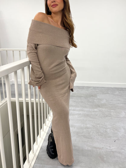 Effortlessly Elegant Dress with a Timeless Design