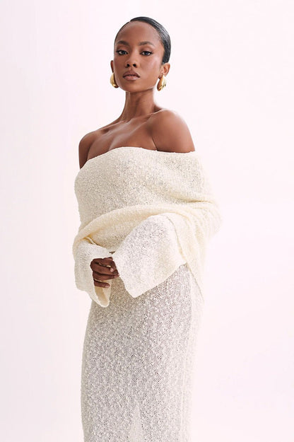 Well Tailored Sweater with a Graceful Silhouette