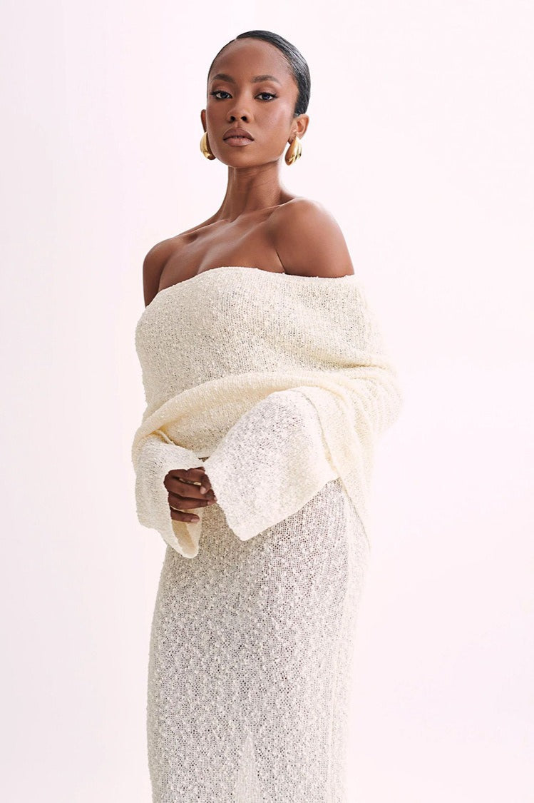 Well Tailored Sweater with a Graceful Silhouette