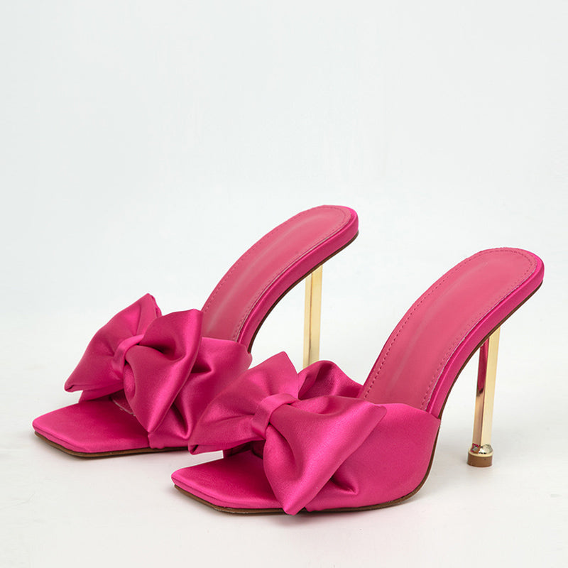 Effortlessly Elegant Heels with a Timeless Design