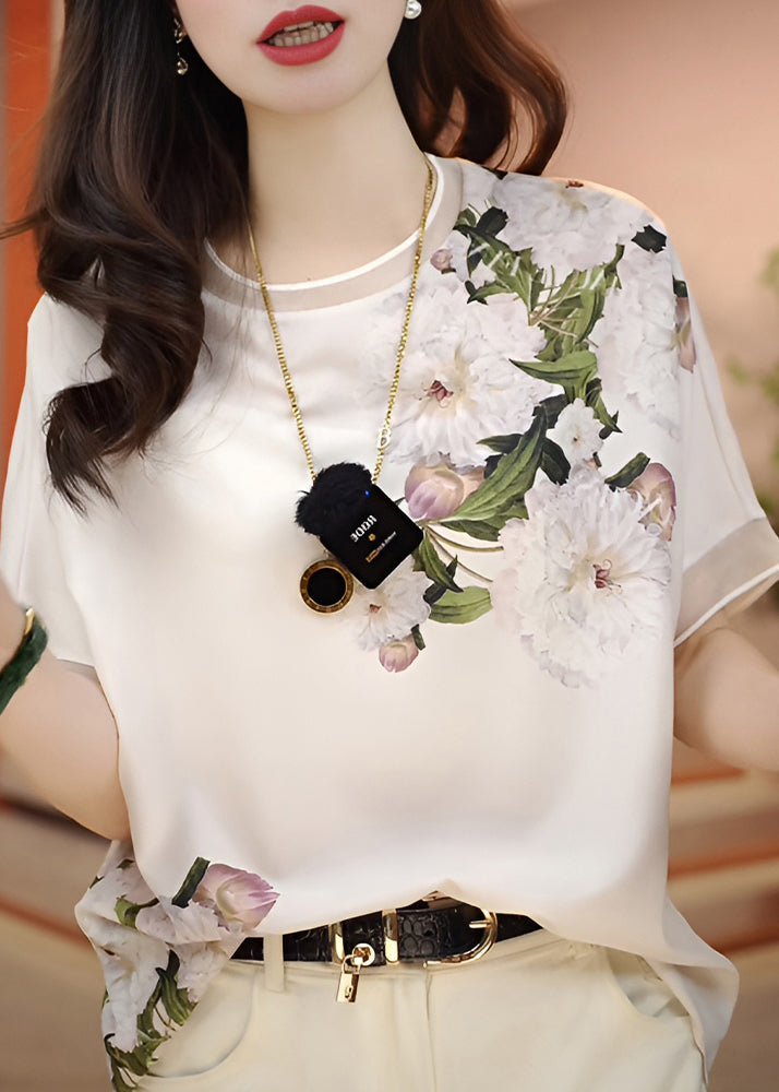Well Tailored Blouse with a Graceful Silhouette