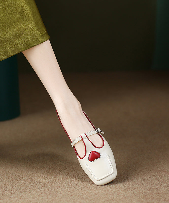 Effortlessly Elegant Shoes with a Timeless Design