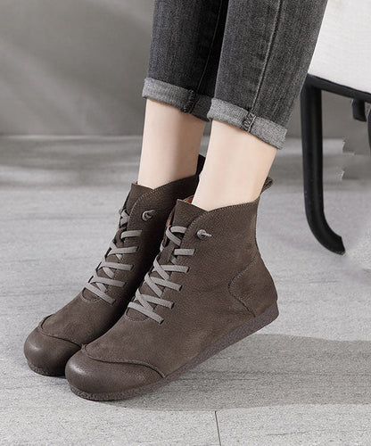 Well Tailored Boots with a Graceful Silhouette
