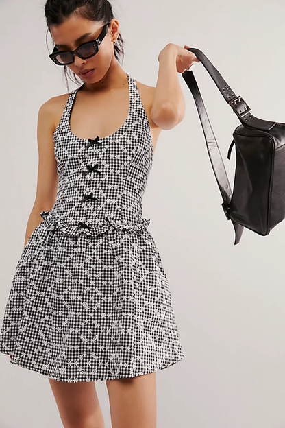 Gracefully Styled Dress for Any Occasion