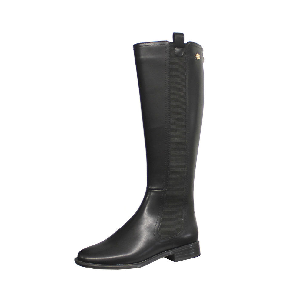 Well Tailored Boots with a Graceful Silhouette